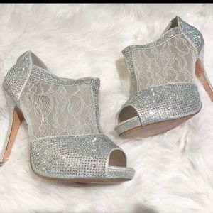 NEW SOLD OUT Lauren Lorraine YVITA Silver Bootie 8